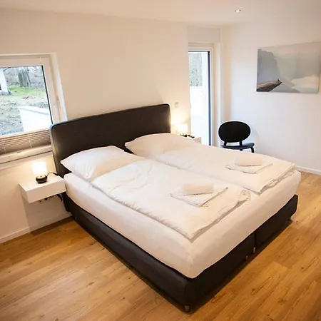 Q-Stall Apartments, Apartment Q4 * بريلون