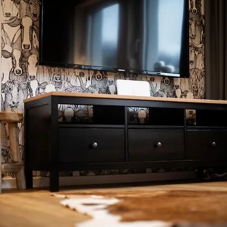 Q-Stall Apartments, Apartment Q4 شقة *