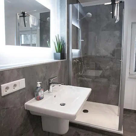 Q-Stall Apartments, Apartment Q4 شقة بريلون